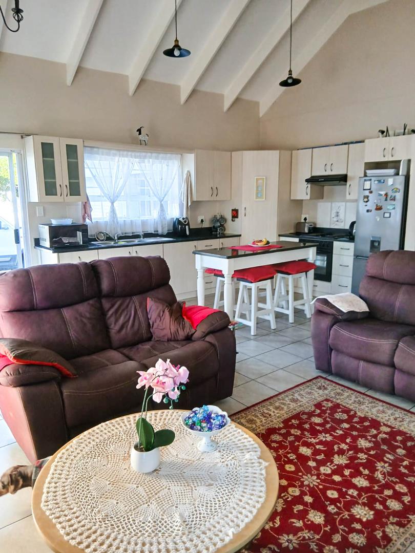 2 Bedroom Property for Sale in Sandbaai Western Cape
